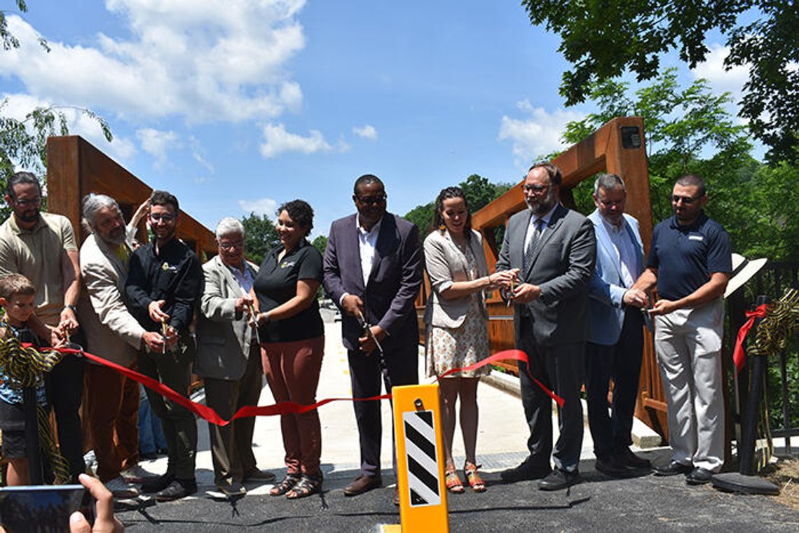 PHOTO GALLERY: Ribbon cut on Davis Ave. Pedestrian Bridge to Riverview Park